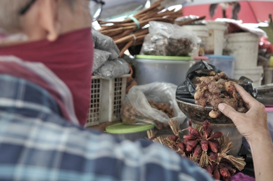 Berkah Pedagang Jamu Rempah di Tengah Pandemi Covid-19