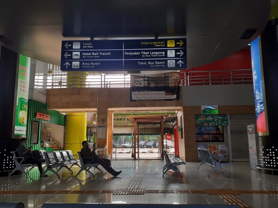 Jadwal Perjalanan Dibatalkan, Stasiun Gambir dan Pasar Senen Sepi