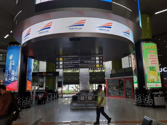 Jadwal Perjalanan Dibatalkan, Stasiun Gambir dan Pasar Senen Sepi