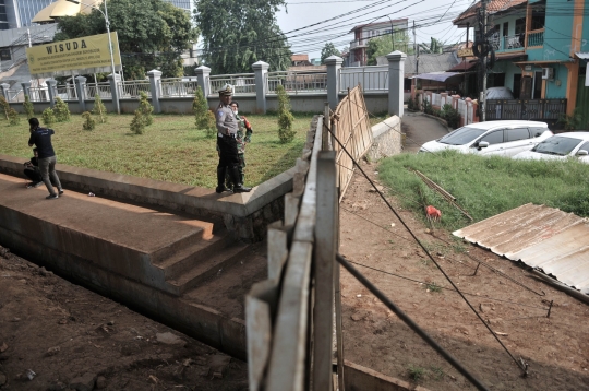 Cegah Corona, Warga Cipinang Melayu Blokade Jalan