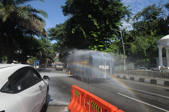 Kota Bogor Semprotkan Disinfektan dengan Water Canon