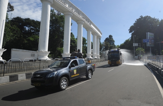 Kota Bogor Semprotkan Disinfektan dengan Water Canon