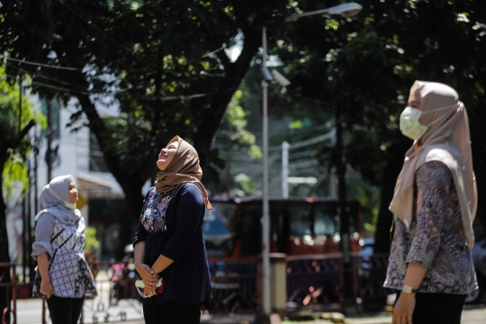 Berjemur di Bawah Sinar Matahari Untuk Memperkuat Imun Cegah Corona