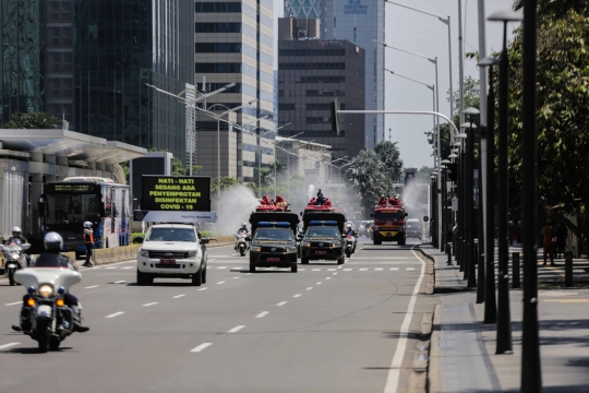 Cegah Penyebaran Corona di Jakarta, Penyemprotan Disinfektan Terus Dilakukan