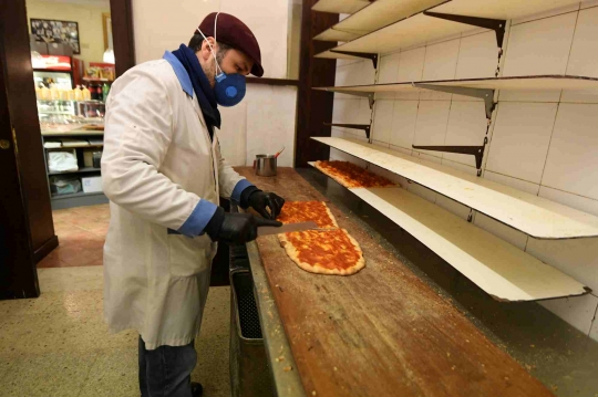 Intip Pembuatan Pizza Terpanjang Italia di Tengah Wabah Covid-19