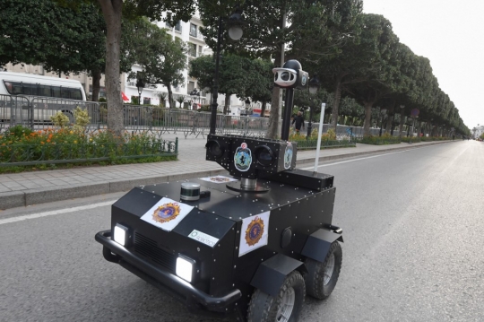 Berlakukan Lockdown, Polisi Tunisia Gunakan Robot untuk Patroli