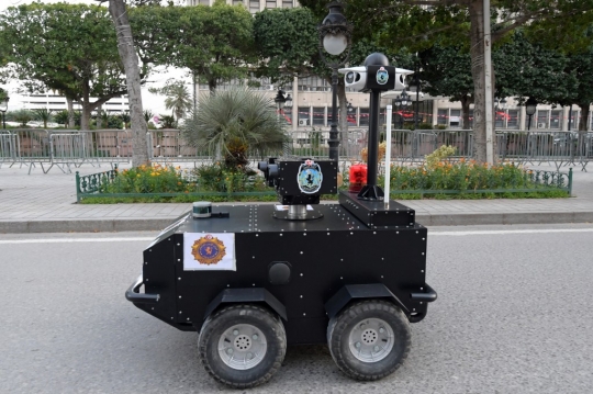 Berlakukan Lockdown, Polisi Tunisia Gunakan Robot untuk Patroli