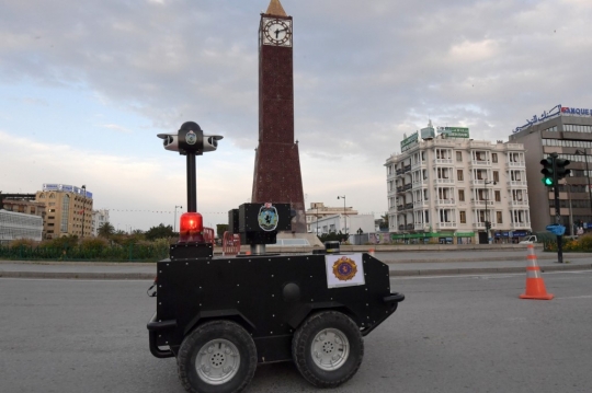 Berlakukan Lockdown, Polisi Tunisia Gunakan Robot untuk Patroli