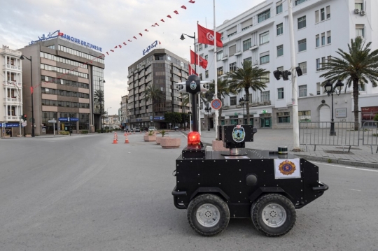 Berlakukan Lockdown, Polisi Tunisia Gunakan Robot untuk Patroli