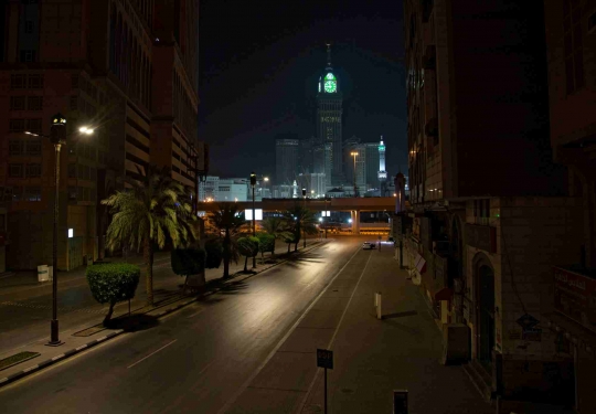 Sepi, Begini Suasana Kota Suci Makkah Saat Pemberlakuan Jam Malam
