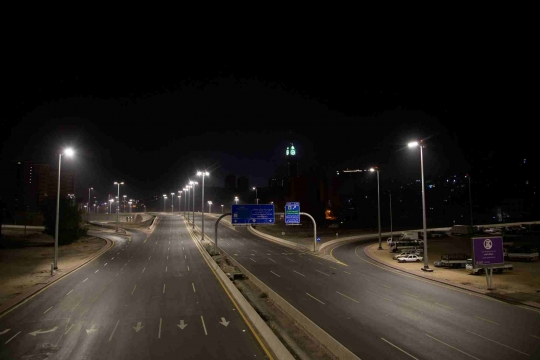 Sepi, Begini Suasana Kota Suci Makkah Saat Pemberlakuan Jam Malam
