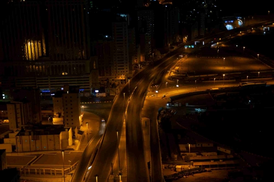 Sepi, Begini Suasana Kota Suci Makkah Saat Pemberlakuan Jam Malam