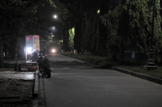 Sunyi Kanal Banjir Timur Tanpa Pasar Malam akibat Corona