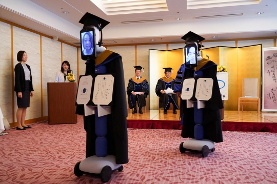 Mahasiswa Digantikan Robot, Beginilah Wisuda Online ala Universitas di Jepang