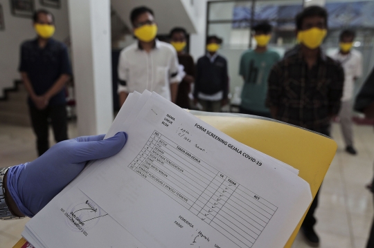 Sujud Syukur Narapidana Bebas Bersyarat dari Rutan Kelas I Depok