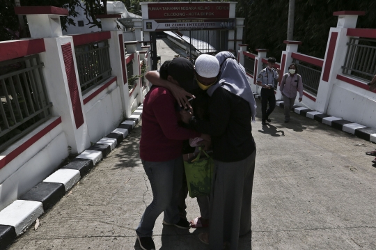 Sujud Syukur Narapidana Bebas Bersyarat dari Rutan Kelas I Depok