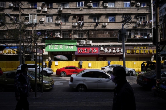 Potret Kehidupan di Wuhan yang Perlahan Pulih