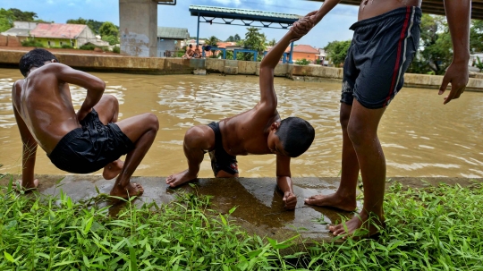 Keceriaan Anak-anak bermain di Tengah Pandemi Corona