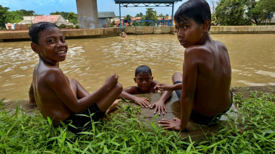 Keceriaan Anak-anak bermain di Tengah Pandemi Corona