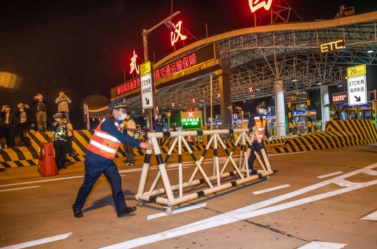 Berbondong-bondong Tinggalkan Wuhan Setelah Lockdown Berakhir