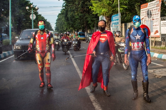 Aksi Iron Man hingga Captain America Sterilisasi Pengendara di Pasuruan