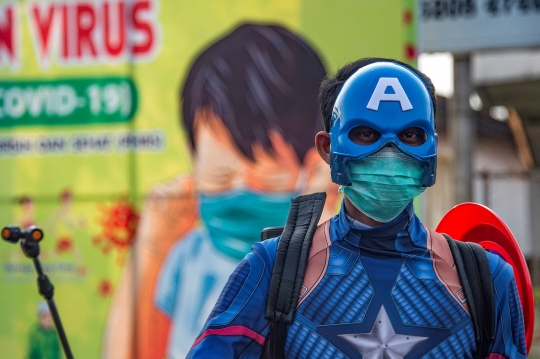 Aksi Iron Man hingga Captain America Sterilisasi Pengendara di Pasuruan