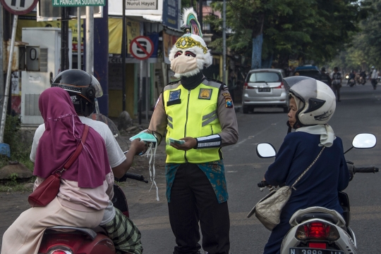 Aksi Iron Man hingga Captain America Sterilisasi Pengendara di Pasuruan