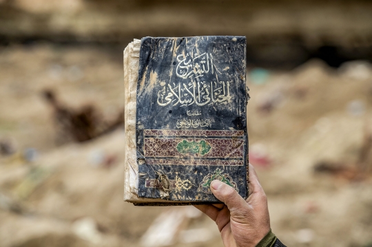 Benda-Benda Peninggalan Kombatan ISIS di Suriah
