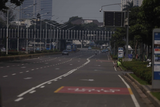 Hari Pertama PSBB, Jalan Protokol Jakarta Lengang