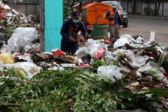 Penerapan WFH, Volume Sampah Jakarta Turun