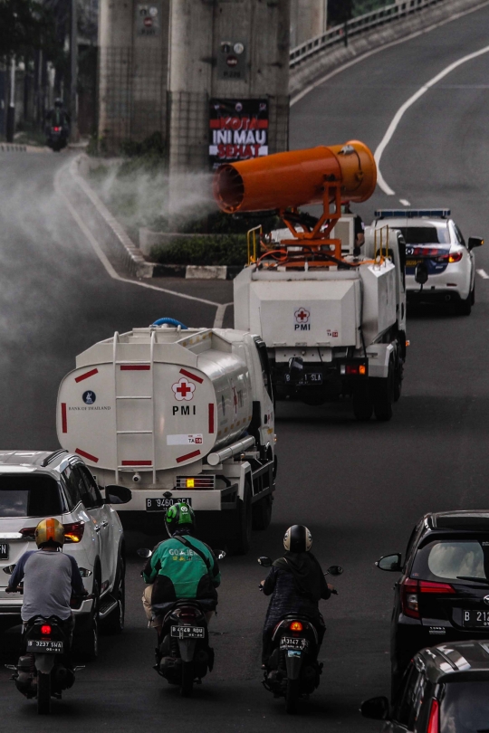 PMI Kerahkan Armada Gunner Spray Cegah Covid-19