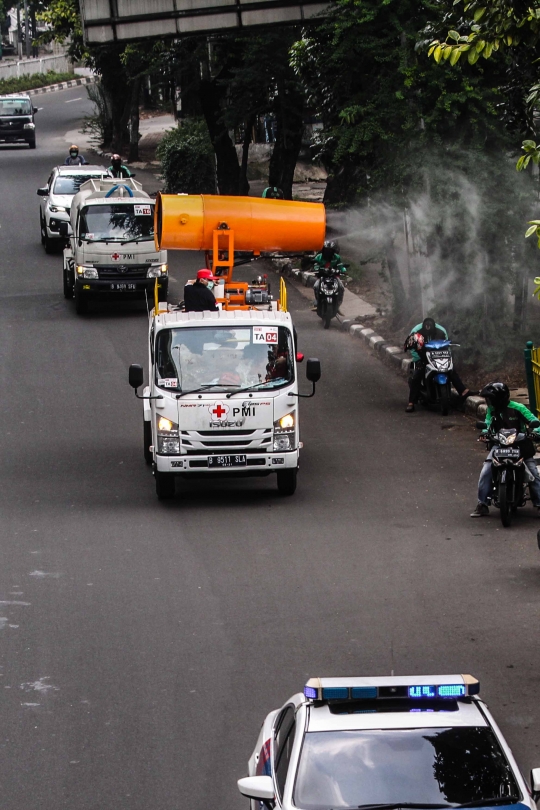 PMI Kerahkan Armada Gunner Spray Cegah Covid-19