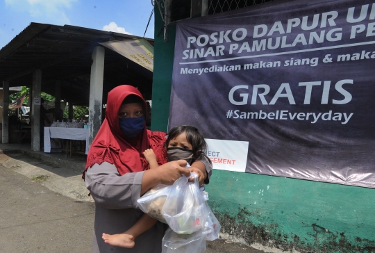 Nasi Bungkus Gratis untuk Warga Terdampak Covid-19