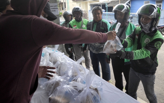 Nasi Bungkus Gratis untuk Warga Terdampak Covid-19
