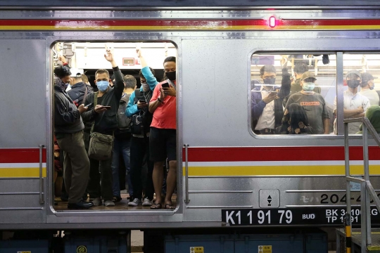 Pekan Pertama PSBB, Begini Suasana Stasiun Manggarai