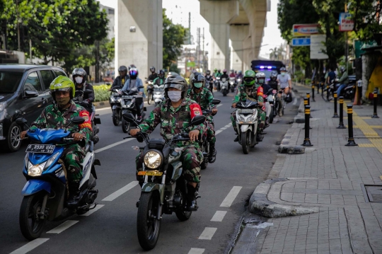 PSBB, Petugas Gabungan Patroli di Jalan Fatmawati