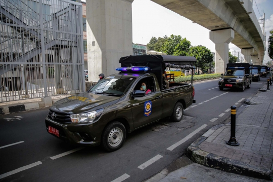 PSBB, Petugas Gabungan Patroli di Jalan Fatmawati