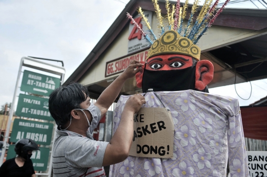 Uniknya Ondel-ondel Ajak Masyarakat Gunakan Masker