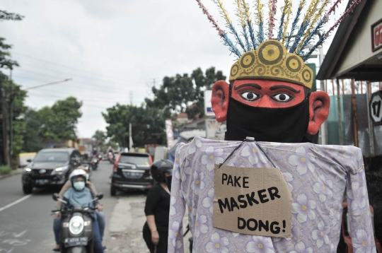 Uniknya Ondel-ondel Ajak Masyarakat Gunakan Masker