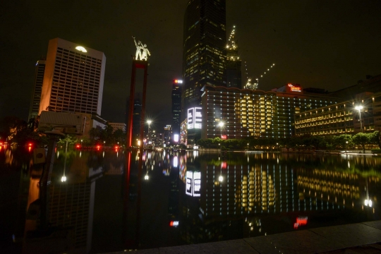 Apresiasi Tenaga Medis, Hotel Indonesia Kempinski Nyalakan Lampu Berbentuk Hati