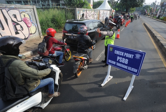 PSBB, Kendaraan Masuk Tangsel Diperiksa
