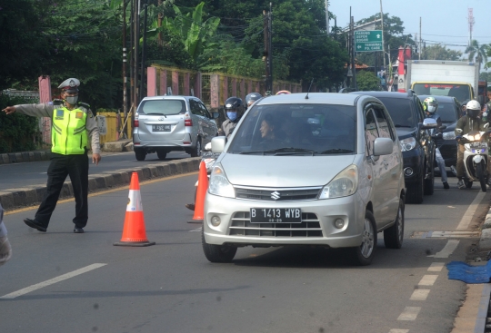 PSBB, Kendaraan Masuk Tangsel Diperiksa