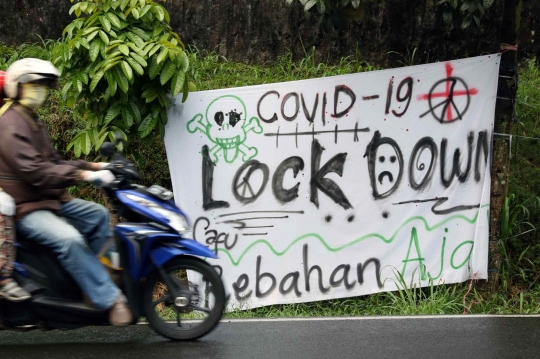 PSBB di Bogor Raya, Spanduk Unik Tentang Corona Hiasi Jalur Puncak