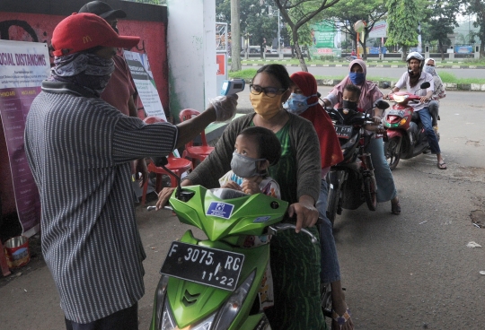 Peran Korban PHK Jadi Pengawas Karantina Wilayah Parsial di Bogor