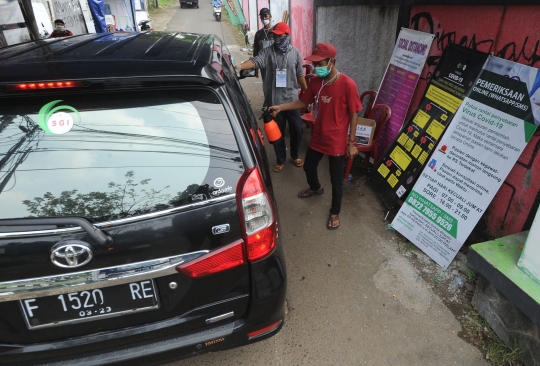 Peran Korban PHK Jadi Pengawas Karantina Wilayah Parsial di Bogor