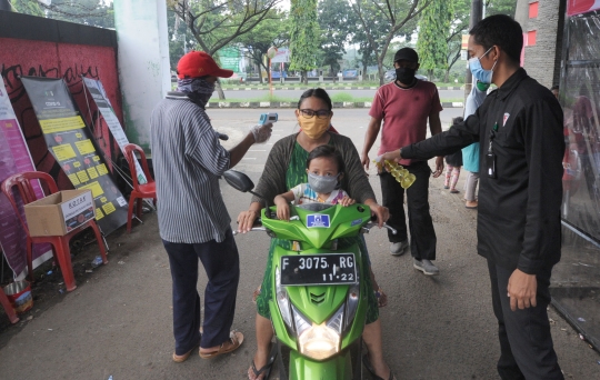 Peran Korban PHK Jadi Pengawas Karantina Wilayah Parsial di Bogor