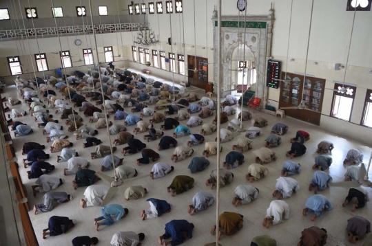 Jelang Ramadan, Muslim Pakistan Diizinkan Salat Berjemaah di Masjid