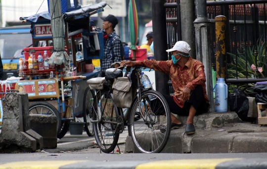 Akibat Pandemi Covid-19, Ojek Sepeda Kian Sulit Cari Penumpang