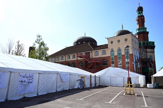Masjid Inggris Sulap Halaman Jadi Kamar Jenazah Korban Covid-19