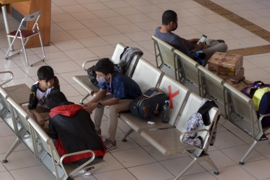 Suasana Terminal Kampung Rambutan Usai Larangan Mudik Oleh Jokowi